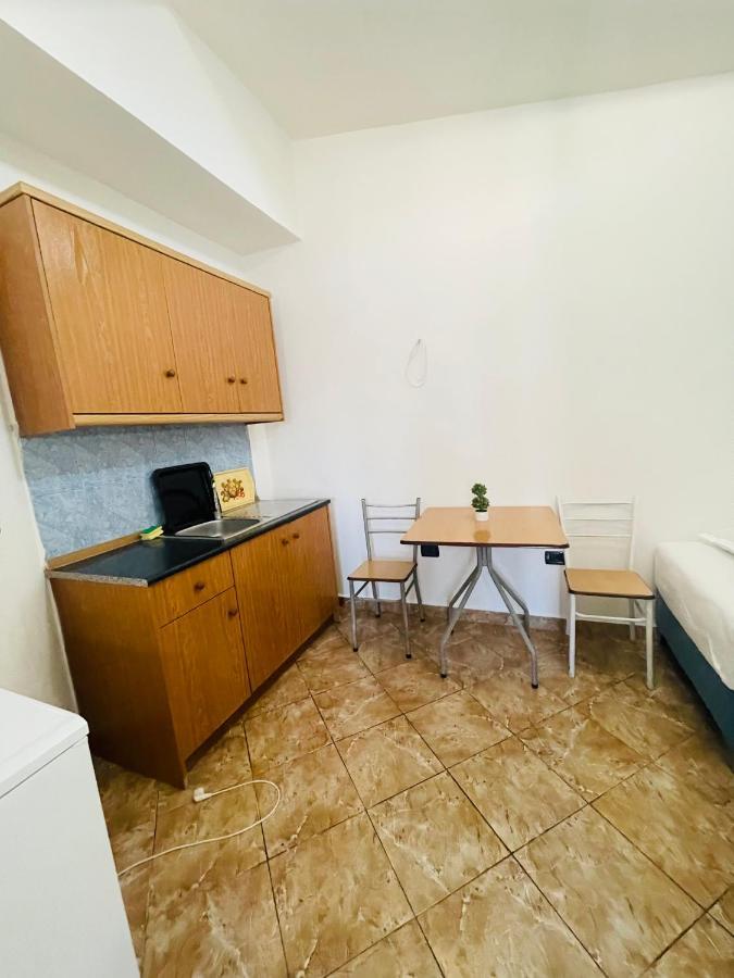 Jazoj Family Hotel Bashkia e Orikumit Exteriör bild