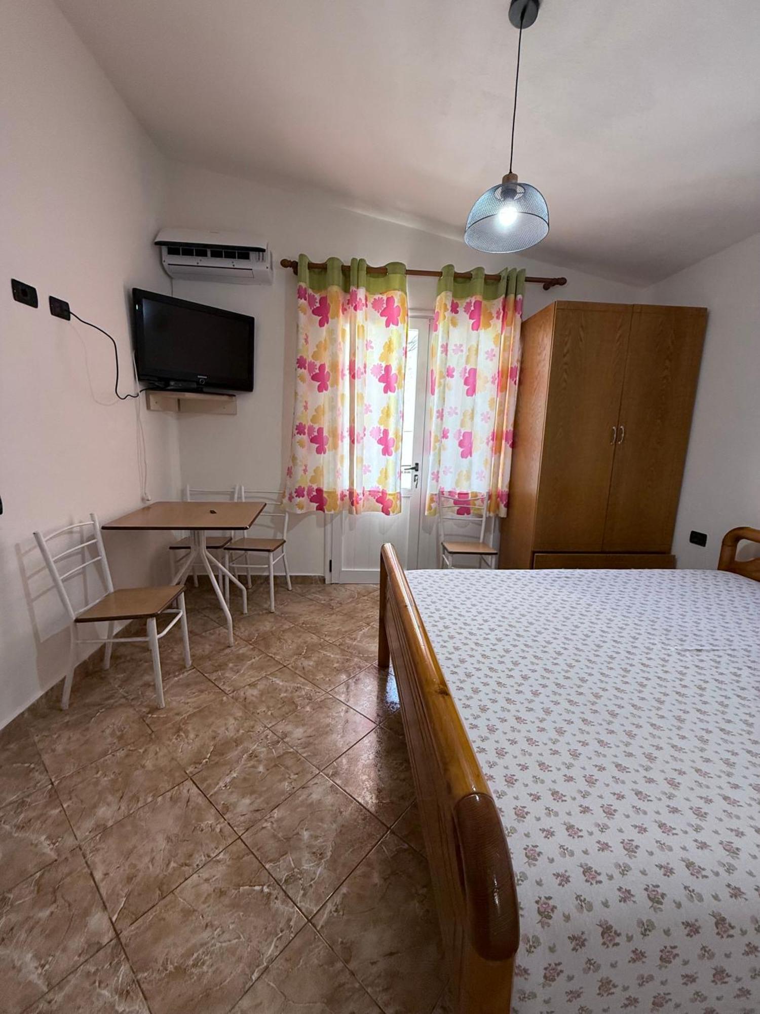 Jazoj Family Hotel Bashkia e Orikumit Exteriör bild